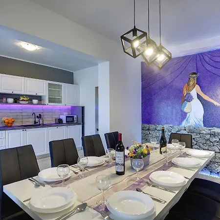 בית נופש Spacious With Pool קרניצה