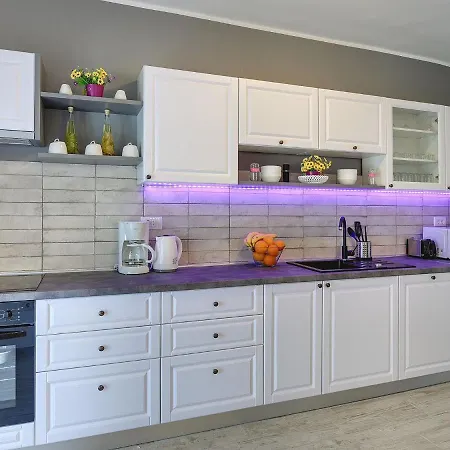 בית נופש Spacious With Pool קרניצה