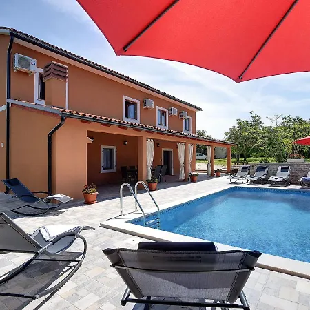 Vikendica Spacious With Pool Krnica