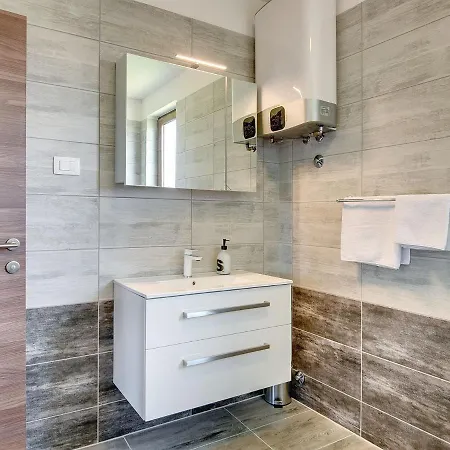 Spacious With Pool Holiday home *