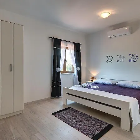 Spacious With Pool *