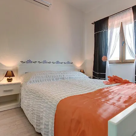 Spacious With Pool Krnica